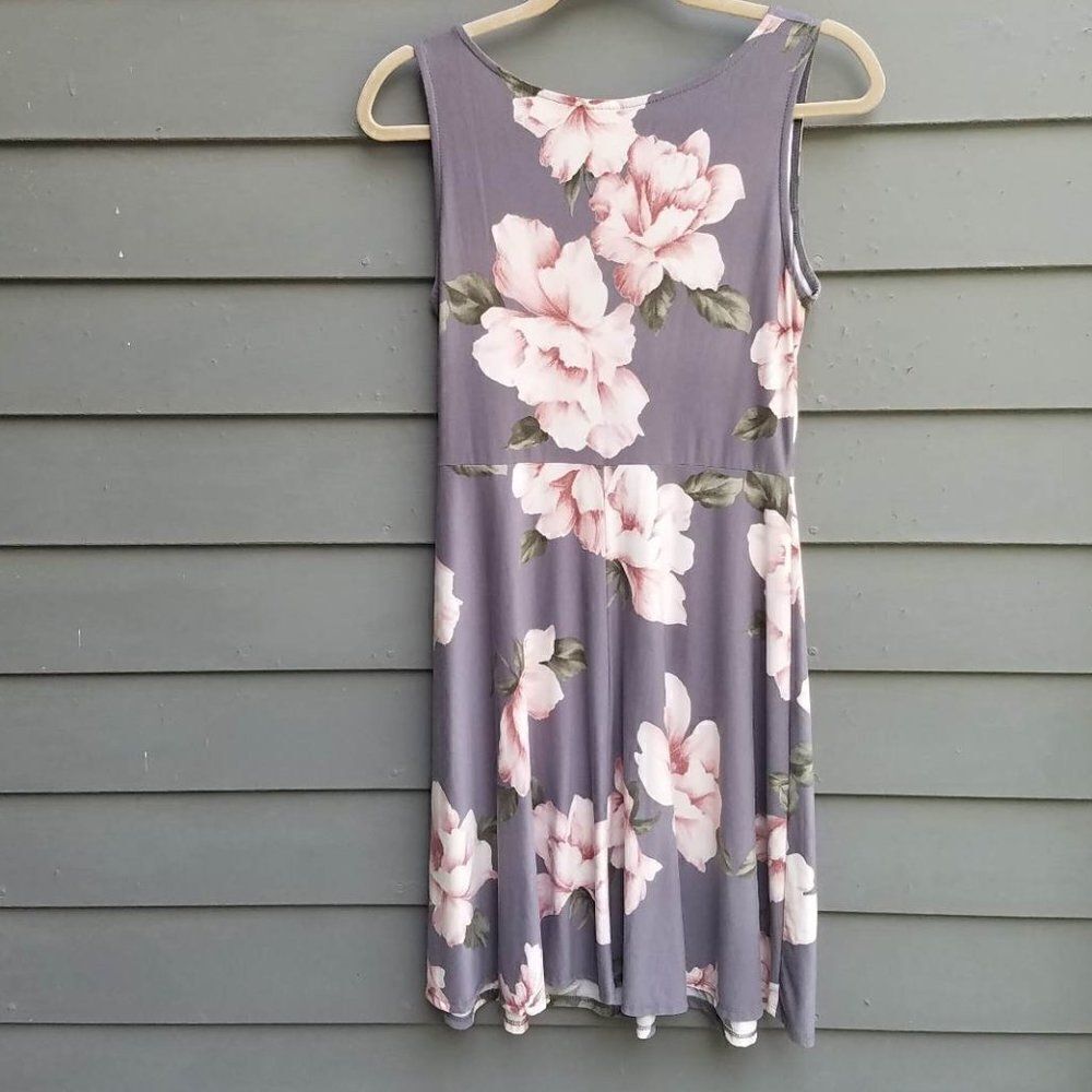 Kaileigh Gray Pink Floral Faux Wrap Dress Size Medium - Picture 3 of 9